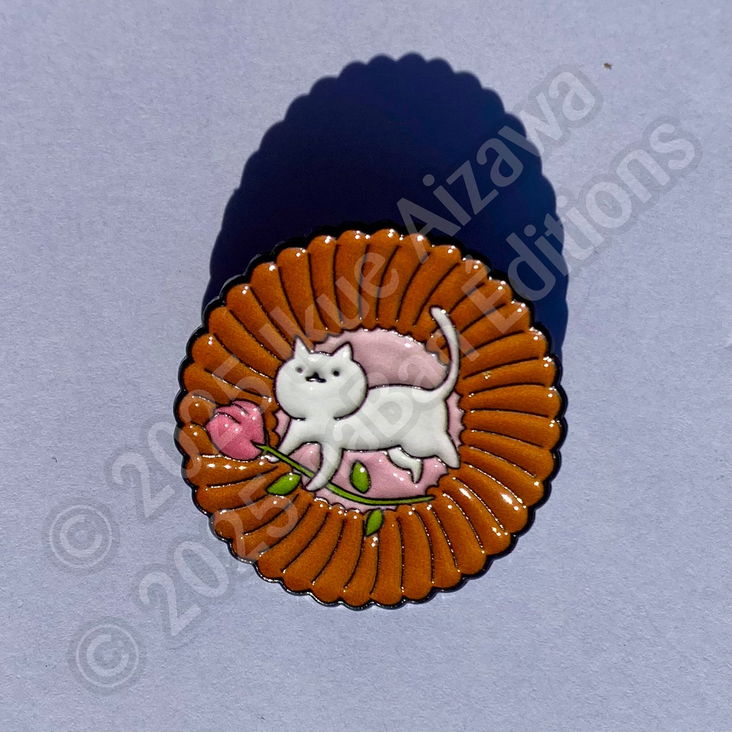 Pin's Chat Sablé Cœur à la fraise par Ikue Aizawa (Précommande)